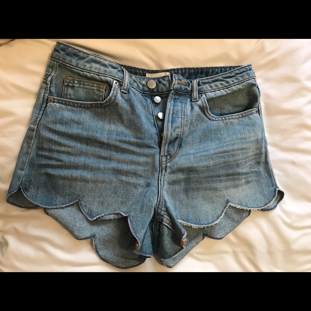 Scalloped H&M high waisted shorts